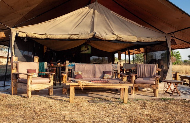 Gnu Mara River Camp