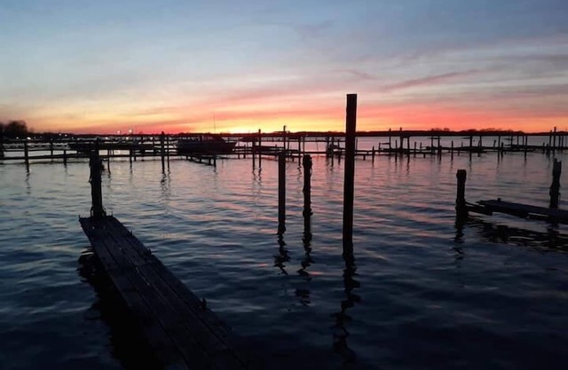 Faites du glamping sur une propriété privée à East Harbour avec un quai gratuit pour le lac Érié