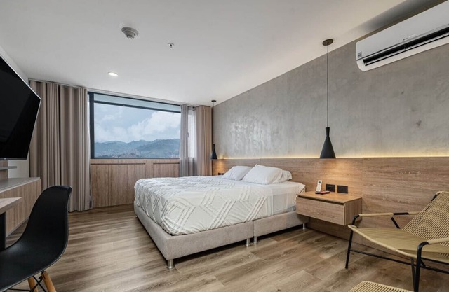 Go Living 901 · Modern Loft with kitchenette & AC by HOUSY HOST