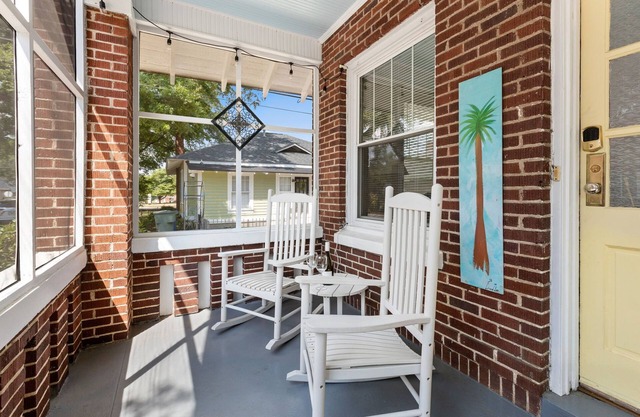 Charming Renovated 2-Bedroom Bungalow in Columbia, SC – Affordable Rates