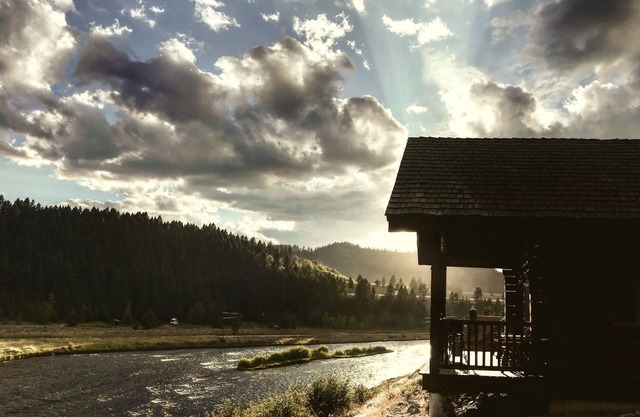 LA BEAUTÉ DE DIEU COMPTE! LIVRE POUR L'EMPLACEMENT DE LA RIVIÈRE FALL-OUSTANDING! ALLEZ À YNP!