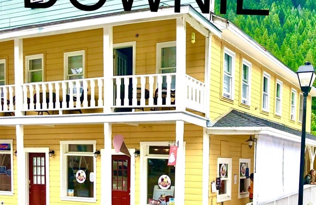 Gold Country "Downie Apartment"