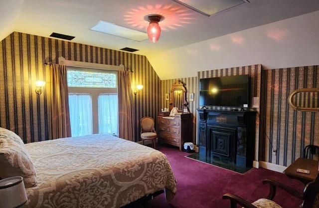 Gold Room at the Feitshans House