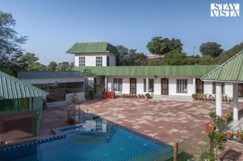 Golden Cove by VEO - Part of StayVista with Bonfire, Pool