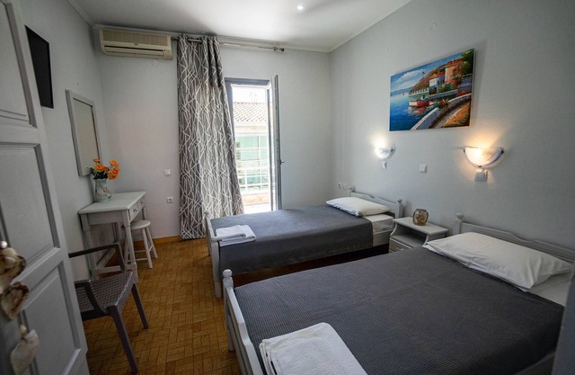 Golden Dolphin Studios - Double Room with Sea View