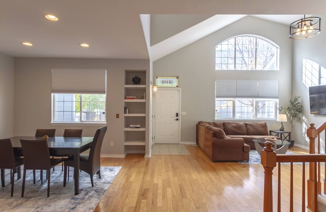 Golden Hour House - 2 primary bedrooms & garage