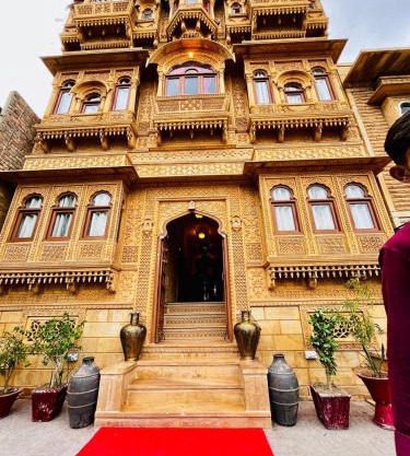 Golden Marigold Hotel
