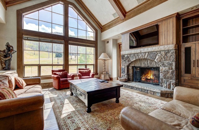 Golden Peak Luxury 4 BR Penthouse - Ski-in/out! by RedAwning - Save 20% on 7+ Nights!