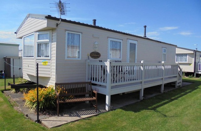 Golden Sands: Richmond GS:- 6 berth, Blow heated, Access to the beach