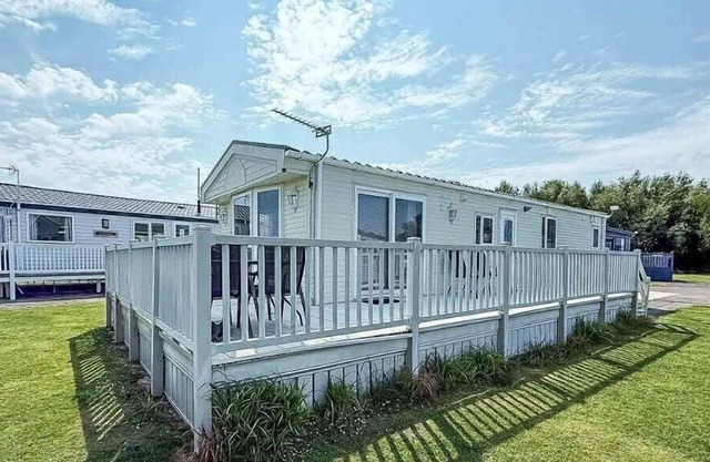 Golden Sunset 2 Bedroom Caravan Pets stay Free