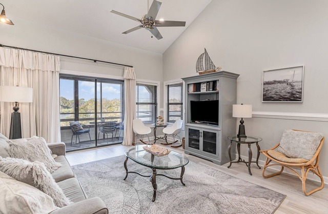 NEW! 3 Bedroom! Arcade & Lake & Golf Course Views
