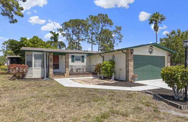 Golf & Beach Getaway Home 2 /2 with Golf Cart