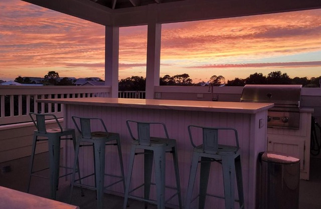 Golf Cart, 3 King Beds, Covered Rooftop Area, Half Mile to Beach!