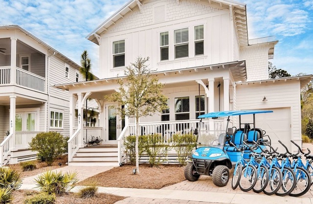 6-Seater Golf Cart & 6 Bikes! Walk to the Beach & 2 Resort Pools!! - Beaches Be Crazy NatureWalk 30A