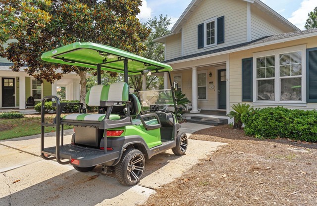 Golf Cart ~ Lakefront ~ Private Porch ~ Spacious Living Area ~ Community Pool