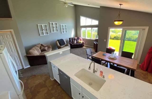 Golf Course Condo Comfortable and Cozy 3 B/R house