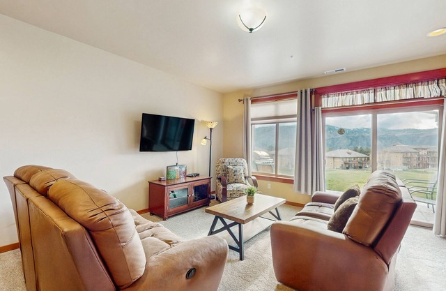 NOUVELLE LISTE! Spacieux, condo de parcours de golf w / un patio meublé - à pied des restaurants