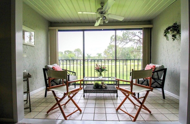Golf course views | 2/2 condo in Palm Aire Paradise