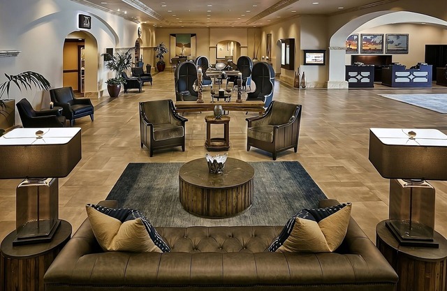 Golf Getaway! 5 Pools, Free Shuttle Service to Explore Old Town Scottsdale!