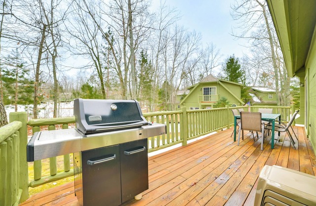 Golf, Swim & Soak in Pond Views: Lewiston Escape!