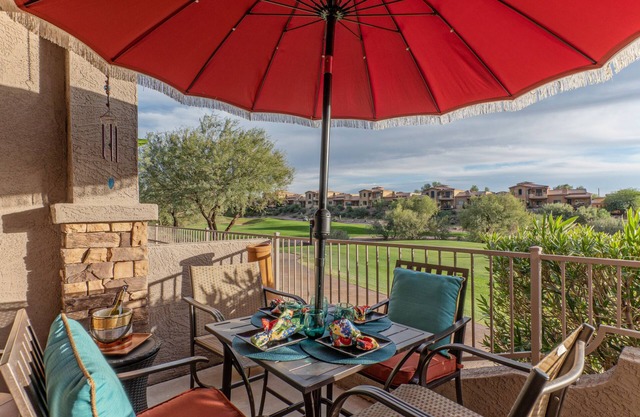 Golden Golf & Mt VIEWS, Golfers/Hikers Paradise, Comm Htd Salt POOL & Spa, All King Beds