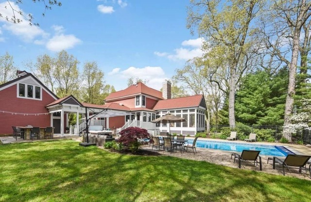 Golf, Private Pool, Game Room & Outdoor Entertaining - Sleep 16 in Grand Beach