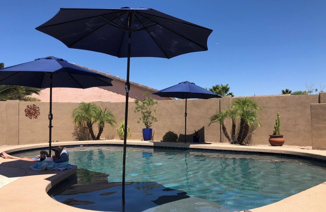 Grand golf, piscine privée. Prenez la voiturette de golf pour le dîner. Réservez maintenant pour 2020