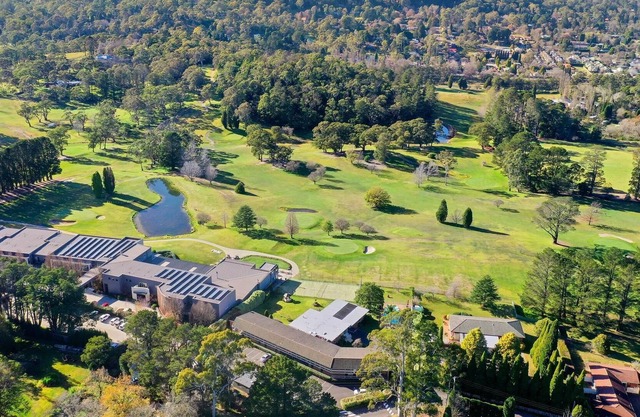 Golf View Villa Bowral - with swimming pool & Tennis court