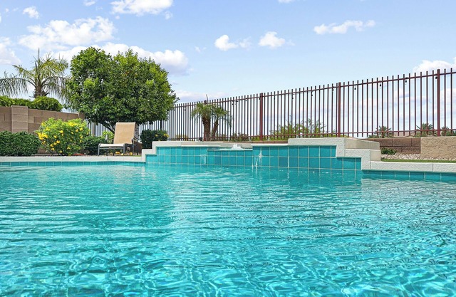 Golf Views, Heated Pool, Spa, Grass, Games FUN!