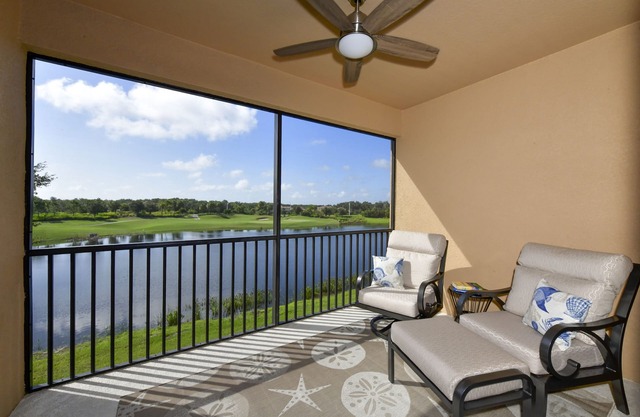GOLF & WATER VIEWS, 2nd Flr, 2 bd + office, garage