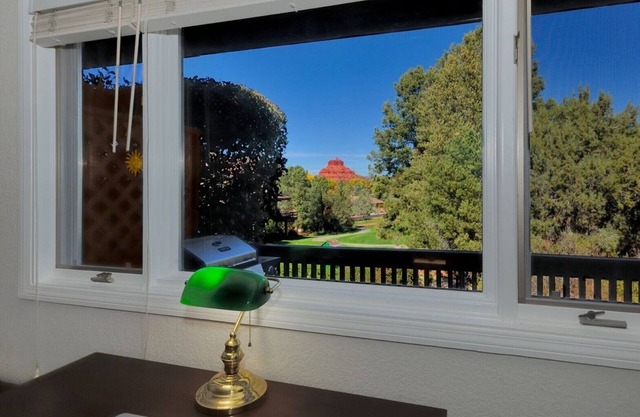 Fantastic location on golf course with direct views of Bell Rock and Statesman Mountains!
