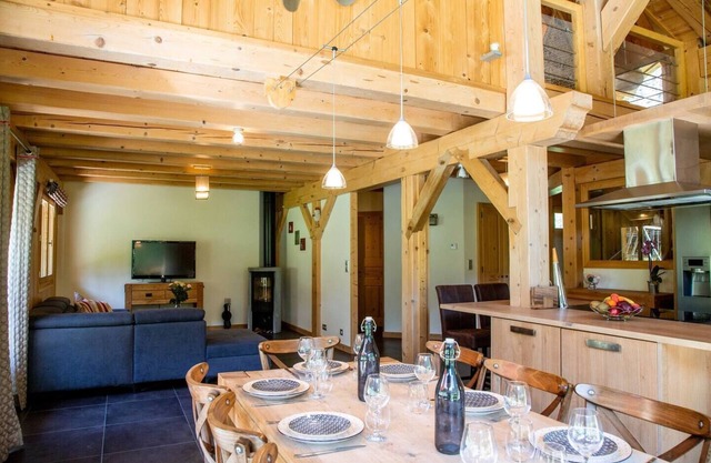 This chalet is a 4 bedroom(s), 2.5 bathrooms, located in Morzine, Auvergne-Rhône-Alpes.