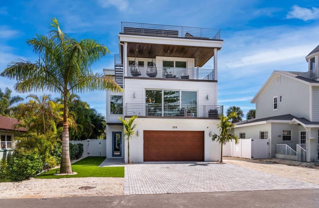 Gone Coastal On Elm - Anna Maria Island
