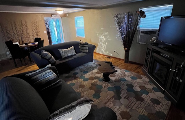 GONGAGA 3 BEDROOM GEM ⭐️ Townhouse Rancher Memory Foam 🛏’s ⭐️ Close to Amenities