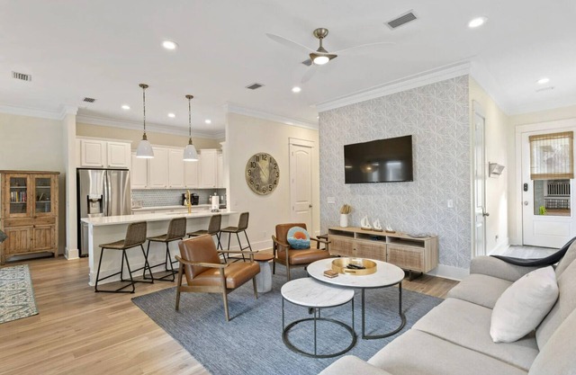 Good Day Sunshine by AvantStay | Sleeps 16, Pool + Private Beach Access