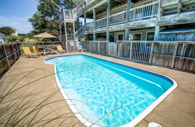 Bonne journée au soleil | 150 m de la plage | Piscine privée, bain à remous