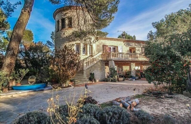 Belles prestations pour cette maison dans le Luberon, piscine chauffée.