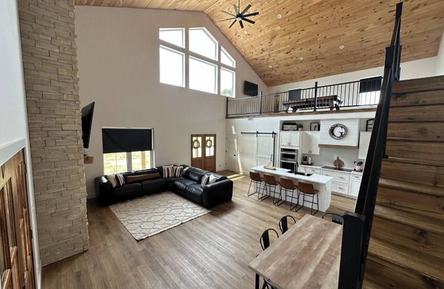 Good Land Acres, Newly built - Minutes from the Ark