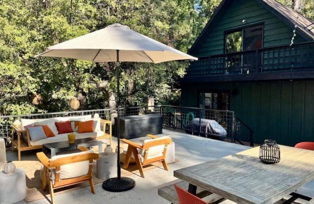 Good Life Cabin- EV Outlet-Hot Tub-Dog Friendly