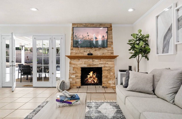 GOODE.HOMES Cozy 4 bedroom home w/ Jacuzzzi