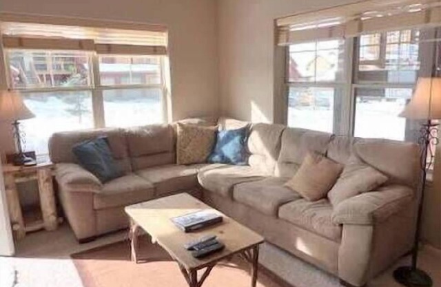 Bain à remous privé, Immaculée 2 Bed-2 Bath, sur la route d'autobus!