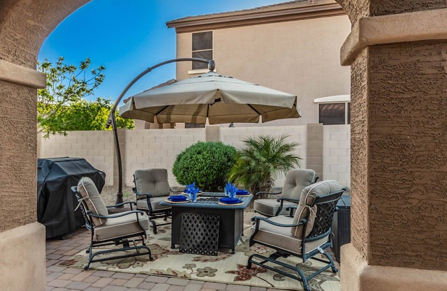 Gorgeous 3/2 Corner Lot with Firepit and Grassy Yard!