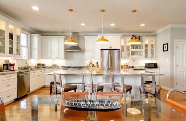 Gorgeous 5 BD Home in Churchill, completely modern inside! Chimborazo Park