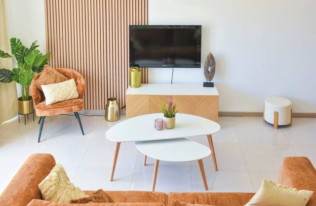 Gorgeous 3-bdr apt - 1-min laginha beach - LCGR