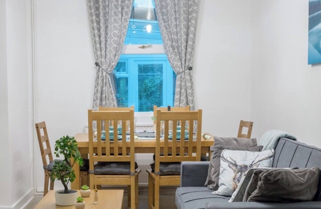 Gorgeous 3-bedroom Cottage by the River in Reading