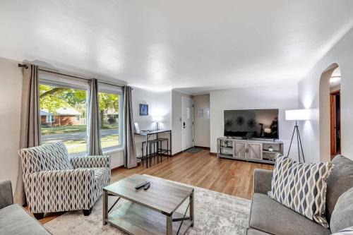 Gorgeous 3 bedroom home, minutes from Lambeau!