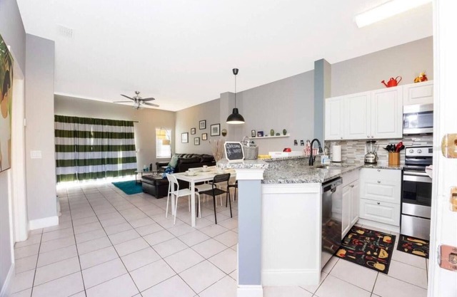 Gorgeous 3 bedroom Townhouse - Near Disney