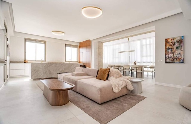 Gorgeous 4 bdm Penthouse, Haneviim court