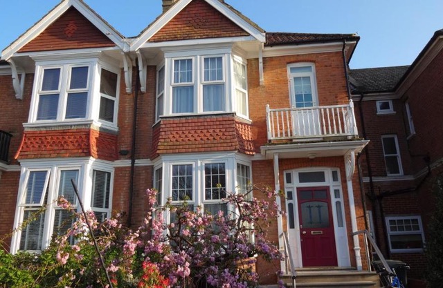 Gorgeous 4-Bed House in Bexhill-on-Sea sea views