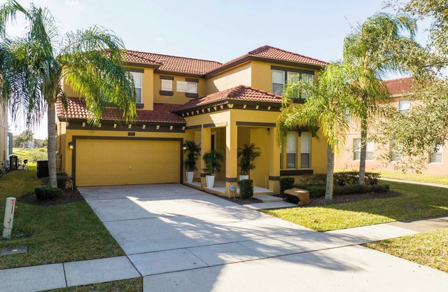 Gorgeous 4 Bedroom w Pool Close to Disney 920